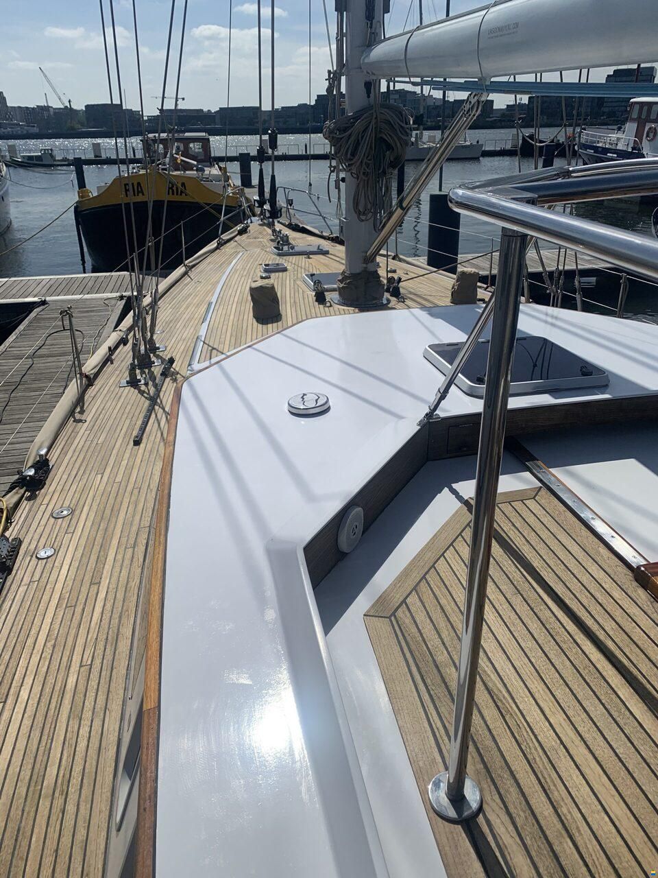 Lagoon Royal Pilot Saloon 65