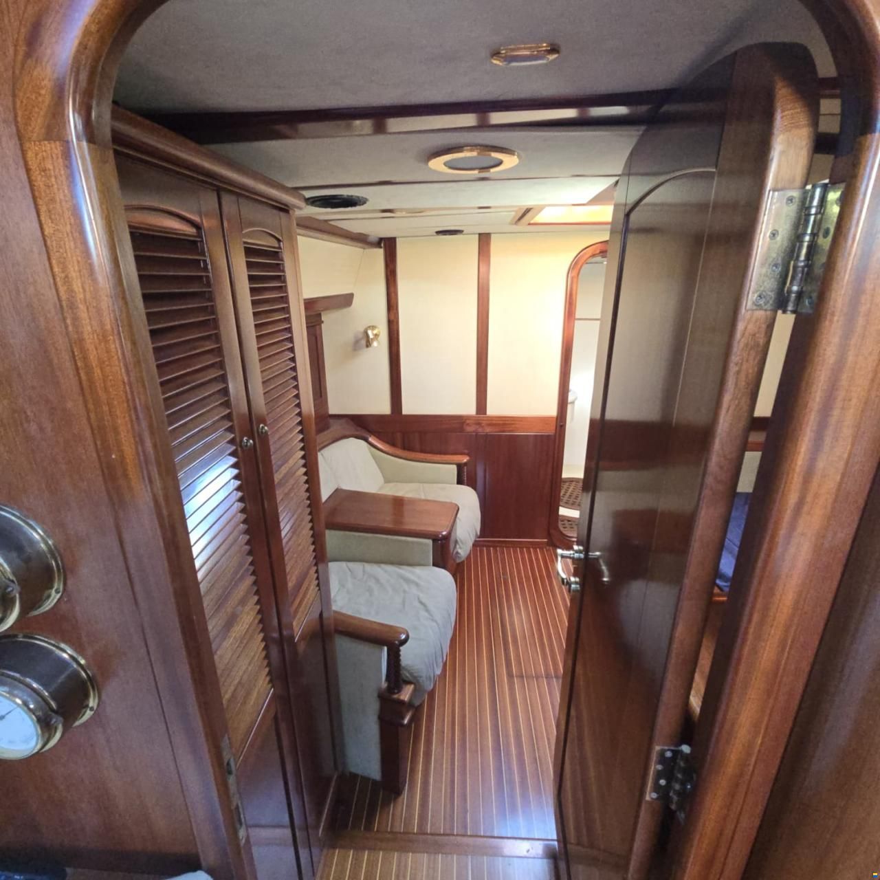 Lagoon Royal Pilot Saloon 65