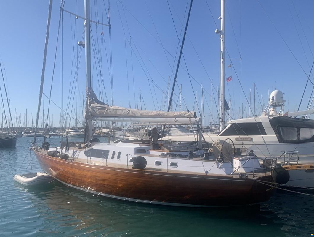 Lagoon Royal Pilot Saloon 65