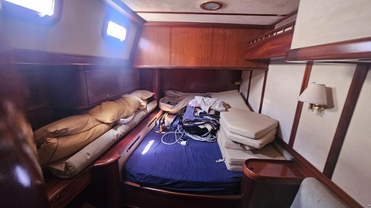 Lagoon Royal Pilot Saloon 65