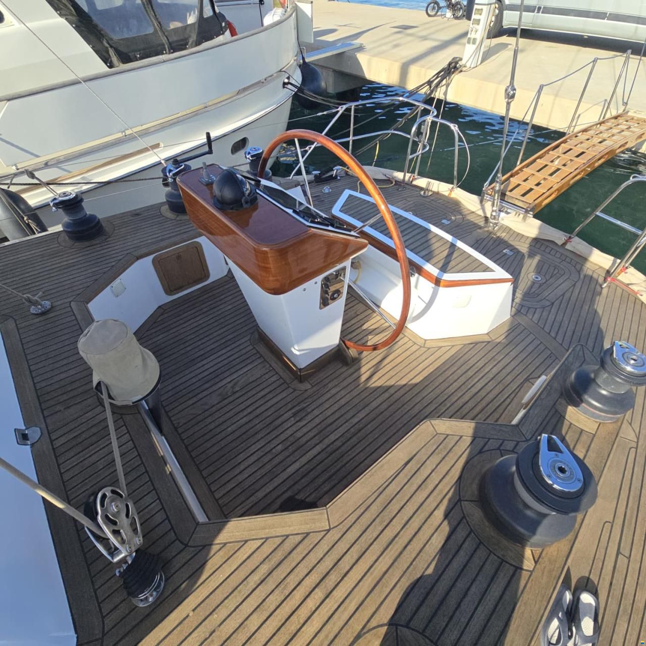 Lagoon Royal Pilot Saloon 65