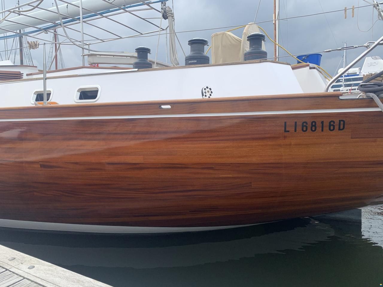Lagoon Royal Pilot Saloon 65