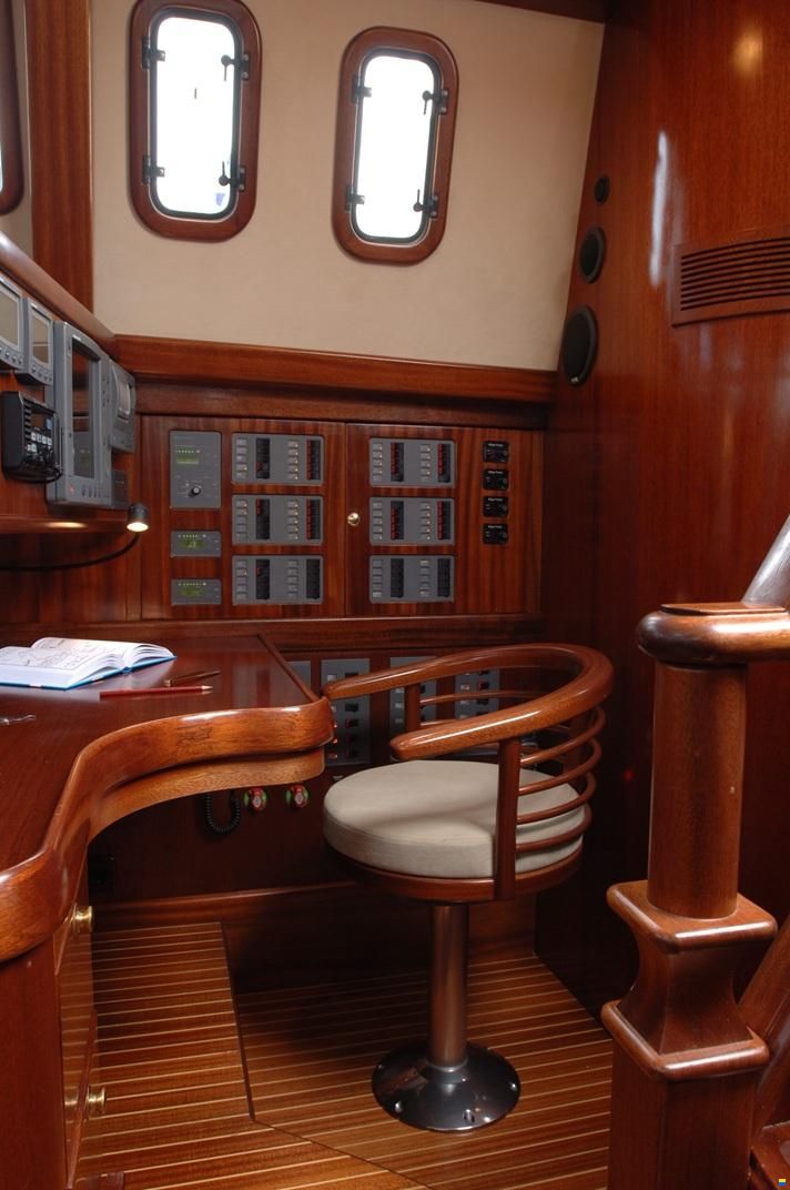 Lagoon Royal Pilot Saloon 65