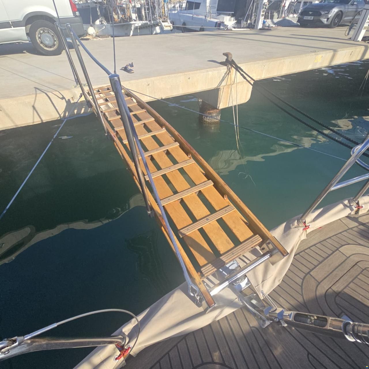 Lagoon Royal Pilot Saloon 65
