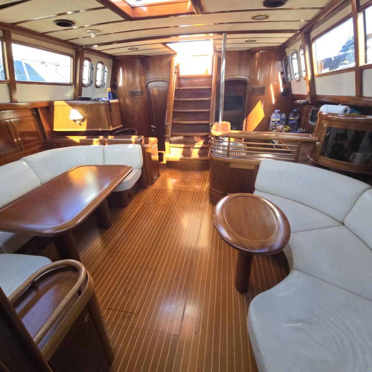 Lagoon Royal Pilot Saloon 65