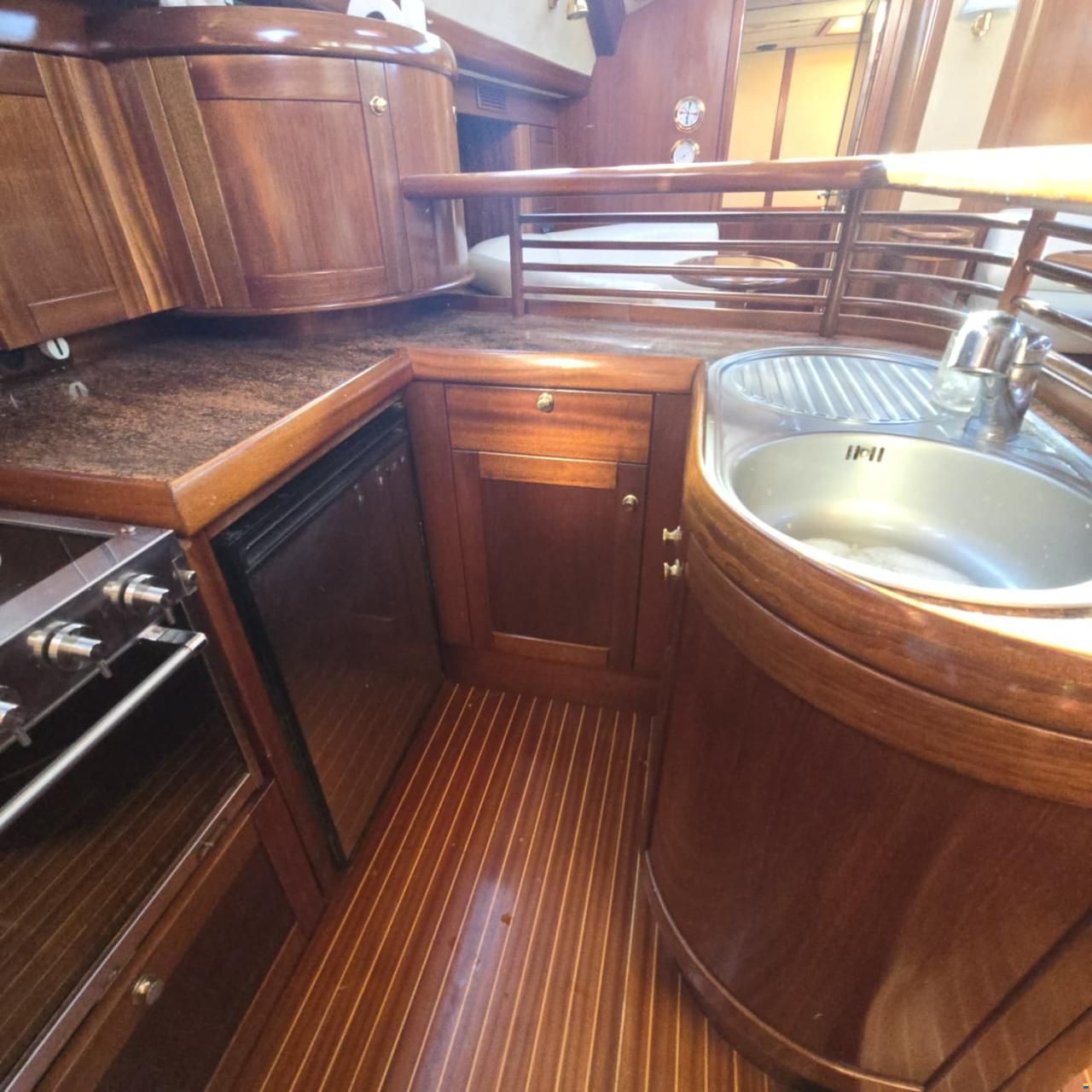 Lagoon Royal Pilot Saloon 65