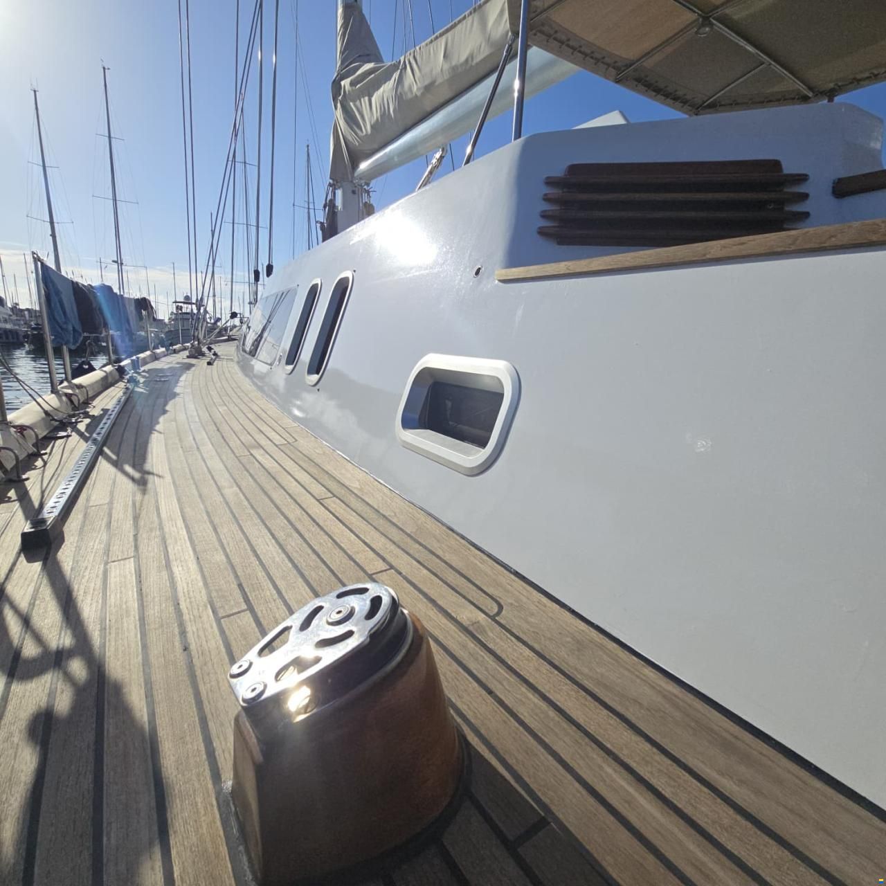 Lagoon Royal Pilot Saloon 65