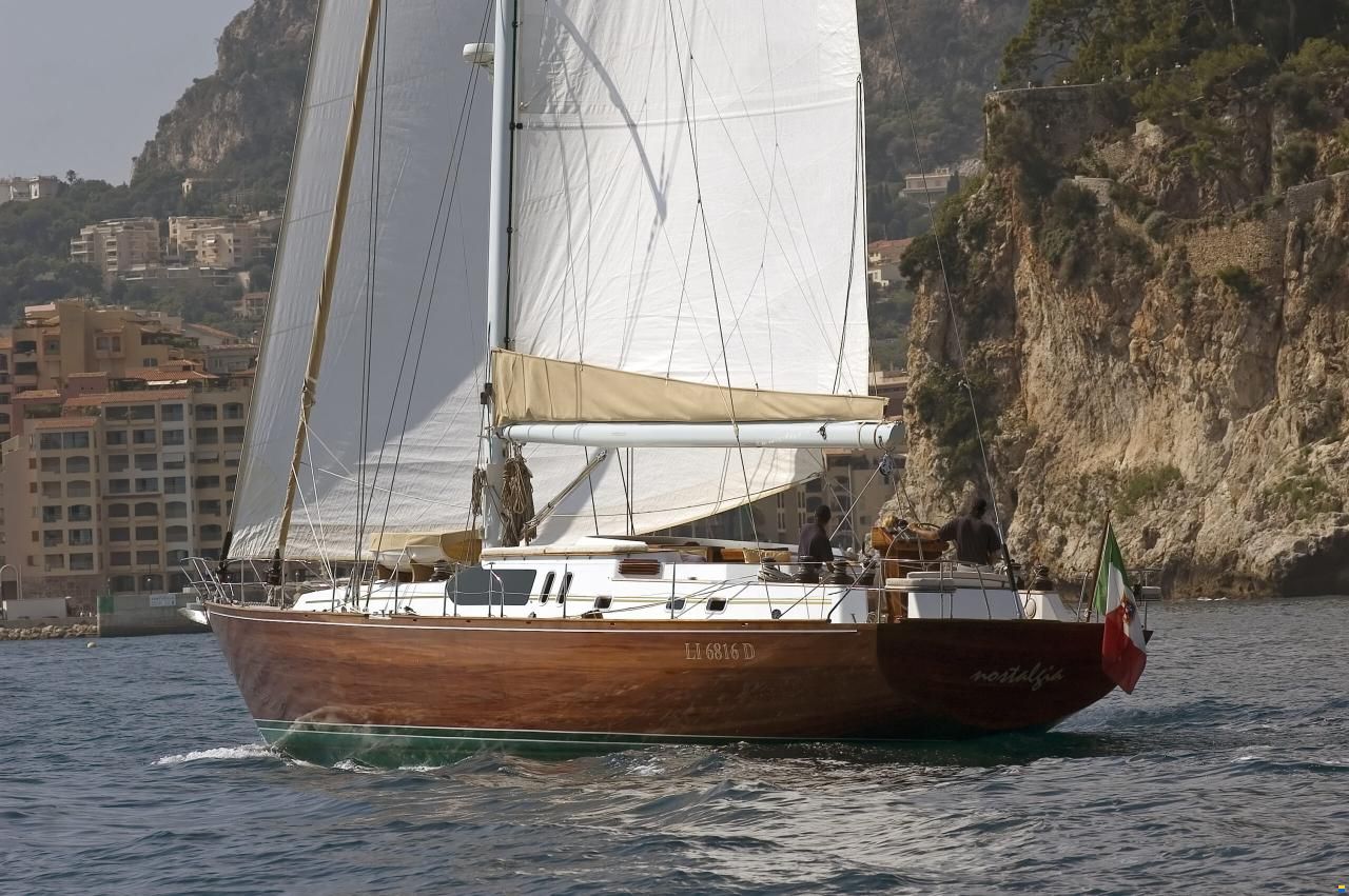 Lagoon Royal Pilot Saloon 65