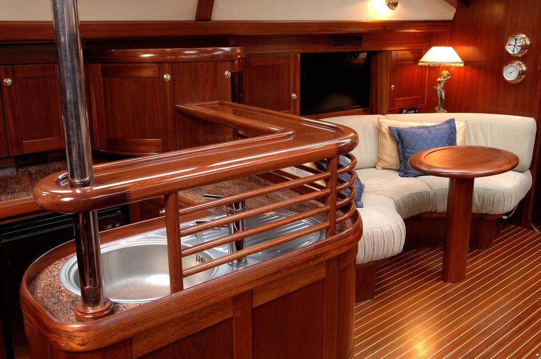 Lagoon Royal Pilot Saloon 65
