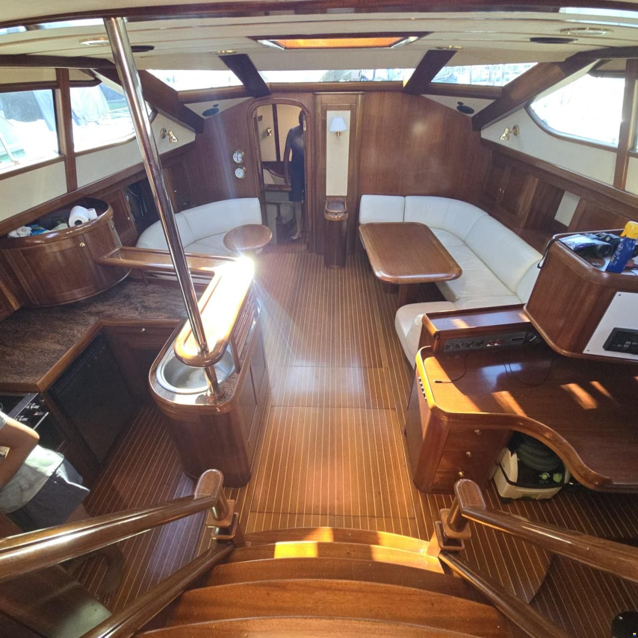 Lagoon Royal Pilot Saloon 65