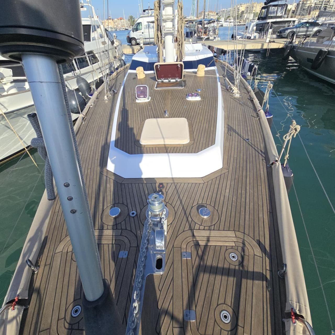 Lagoon Royal Pilot Saloon 65