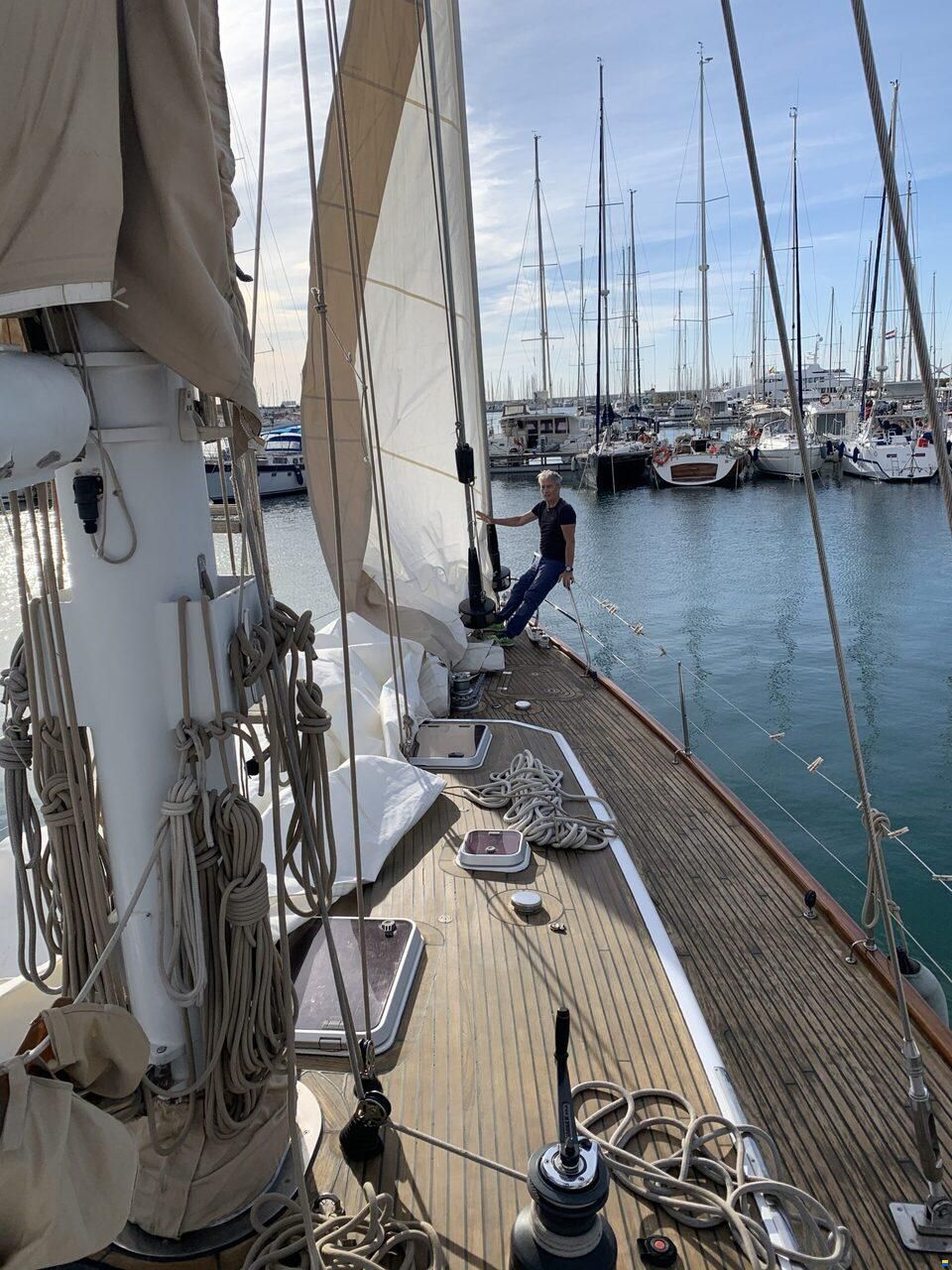 Lagoon Royal Pilot Saloon 65