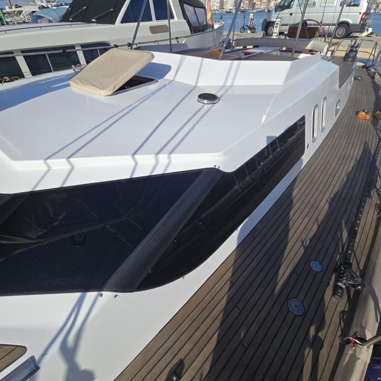 Lagoon Royal Pilot Saloon 65