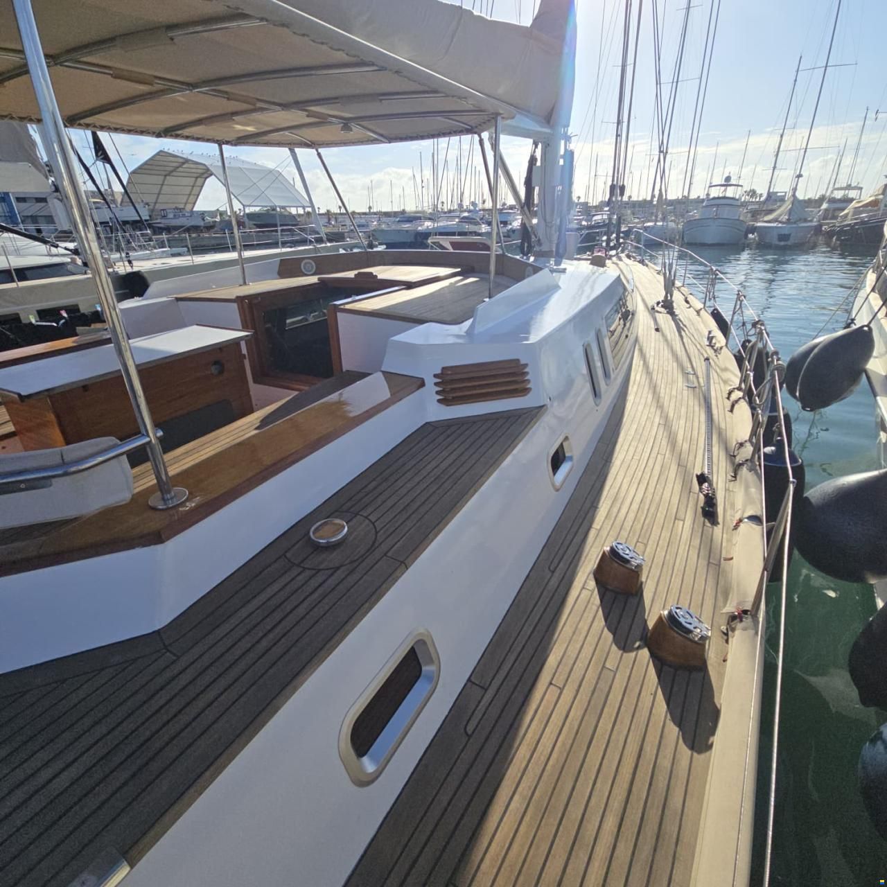 Lagoon Royal Pilot Saloon 65