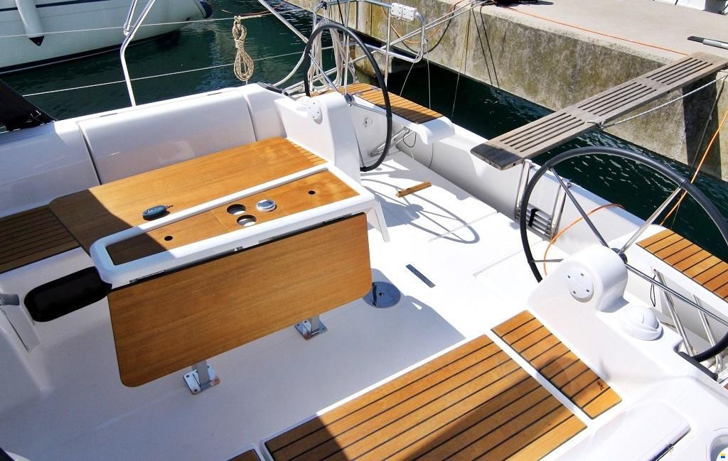 Dufour 382 GRAND LARGE