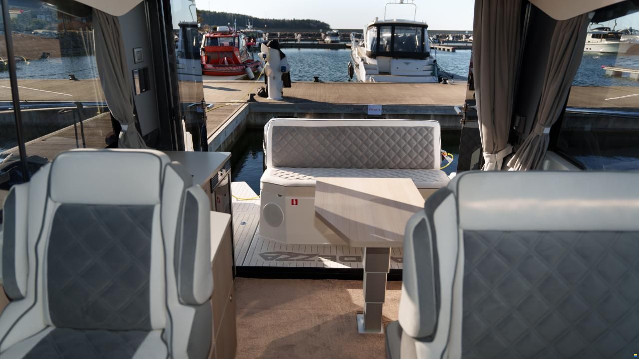 Grandezza 30 Outboard