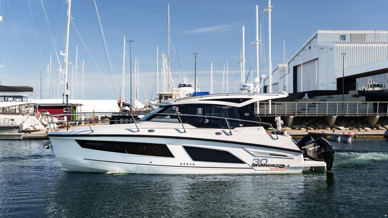 Grandezza 30 Outboard