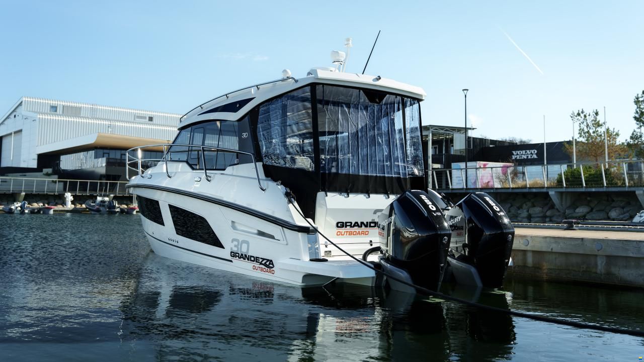 Grandezza 30 Outboard