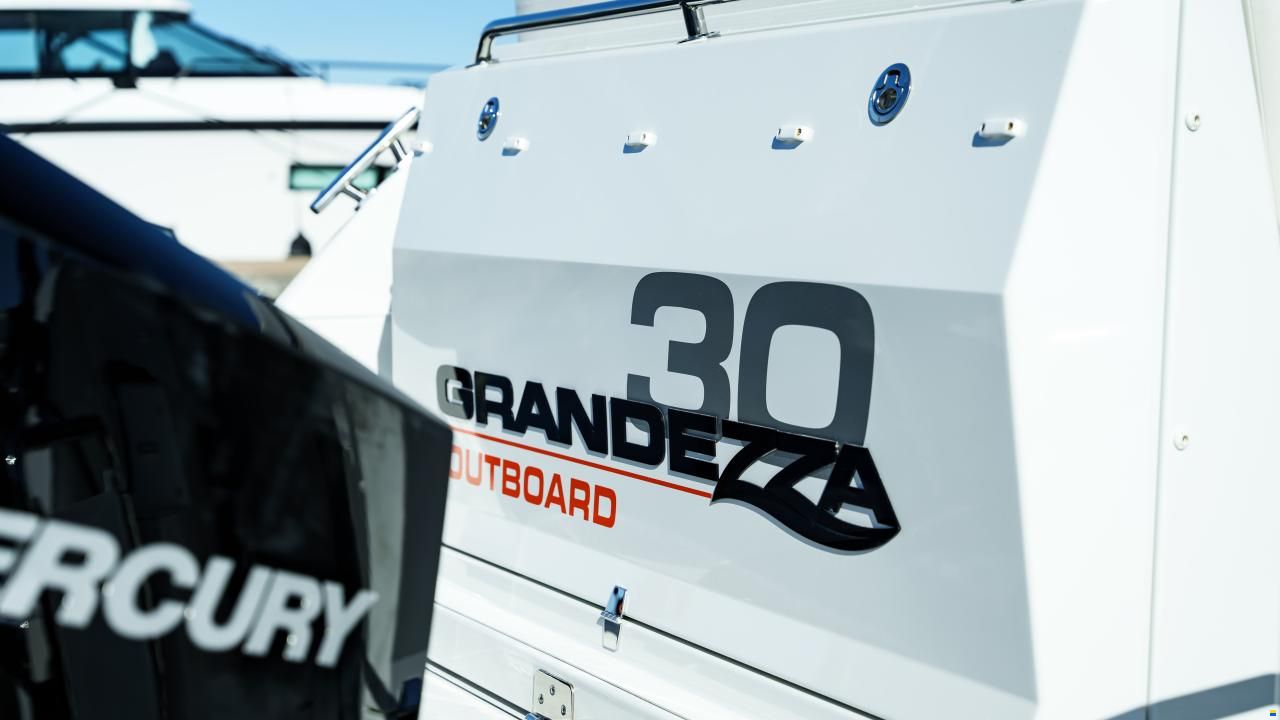 Grandezza 30 Outboard