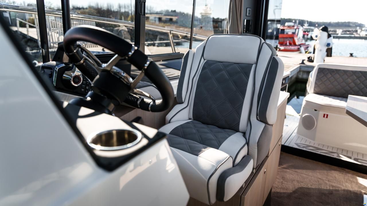 Grandezza 30 Outboard