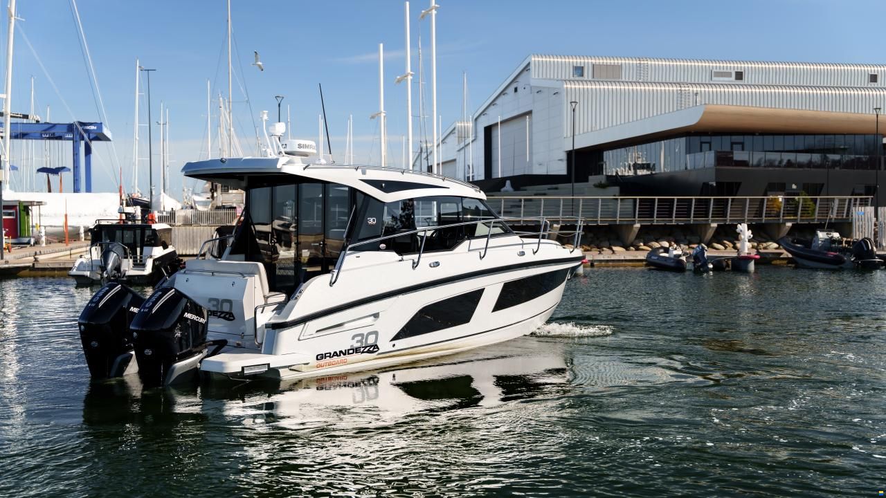 Grandezza 30 Outboard