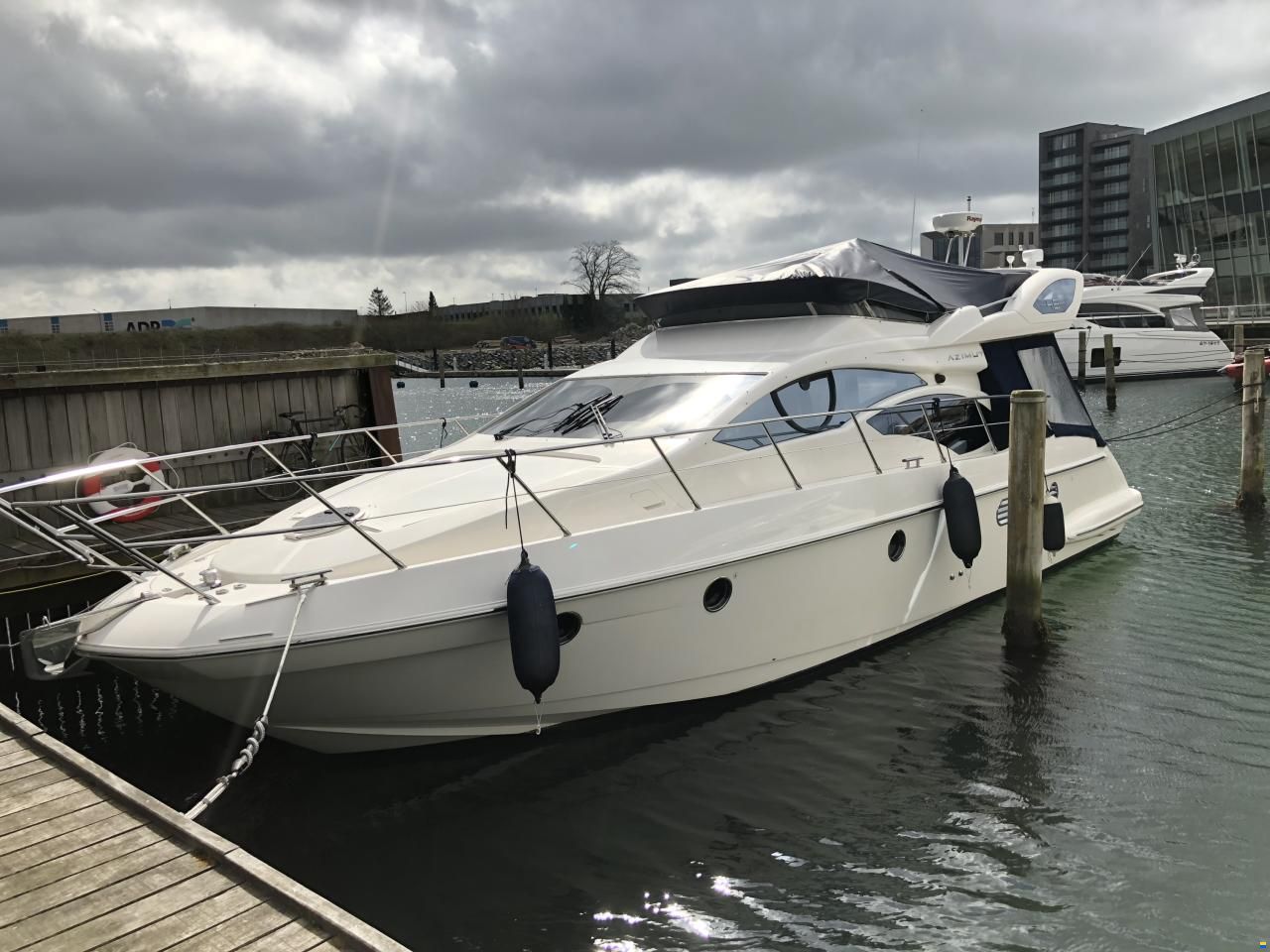 Azimut 43 Fly