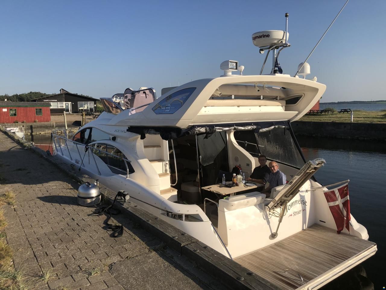 Azimut 43 Fly