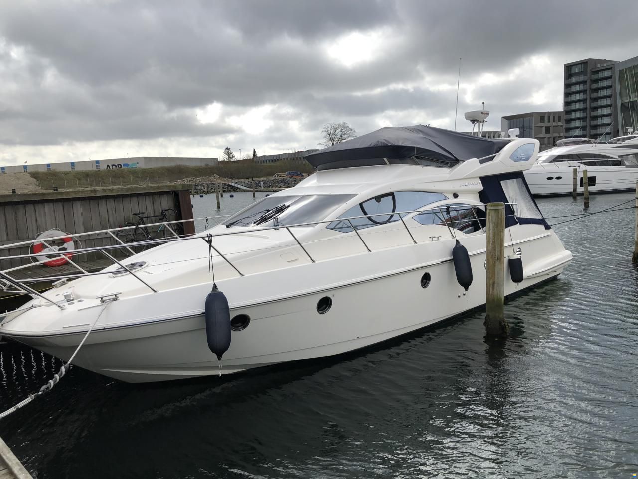 Azimut 43 Fly