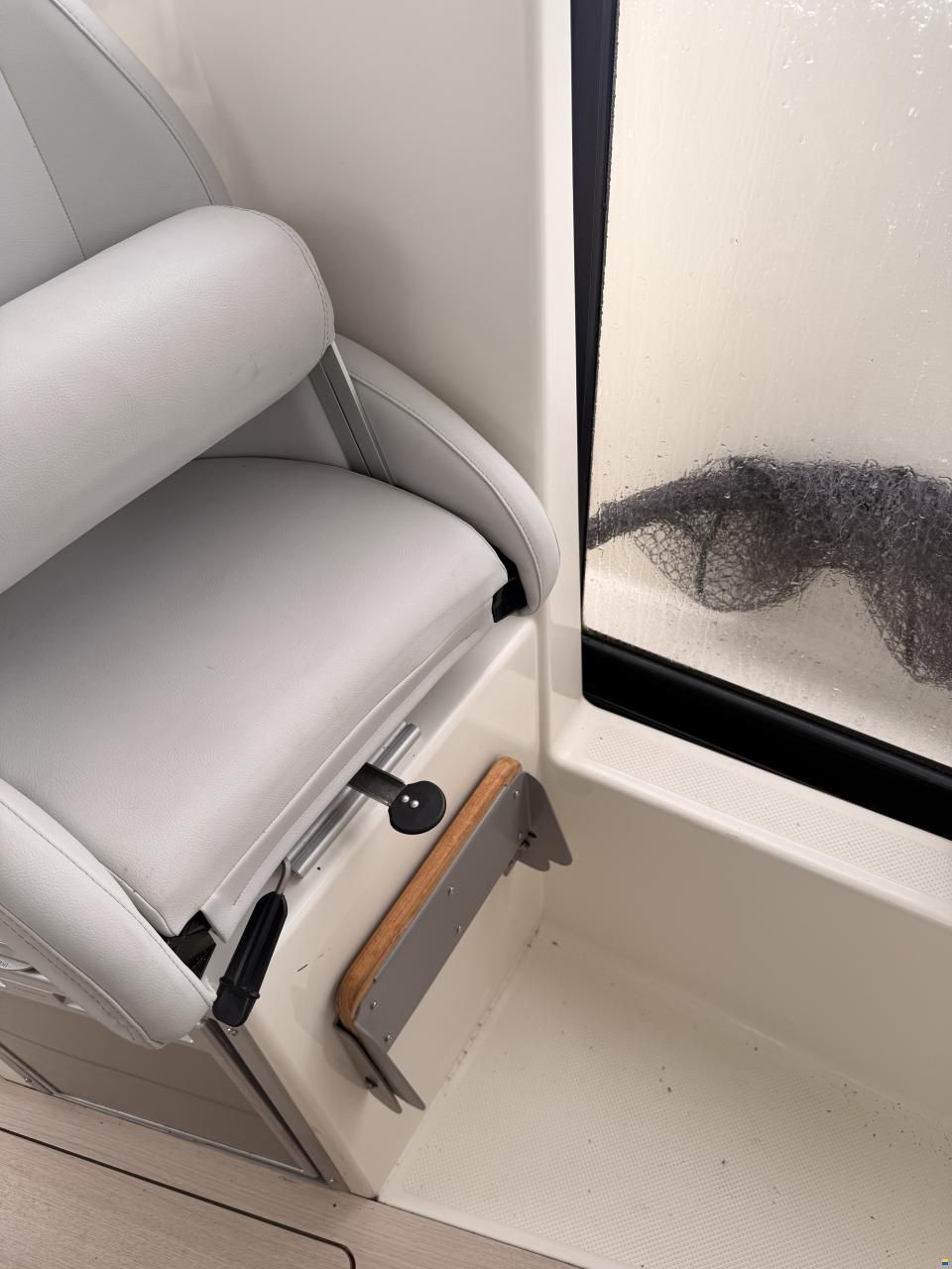Quicksilver Captur 705 Pilothouse