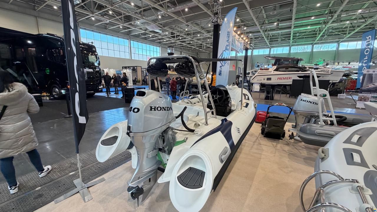 Sea Flash Luxury Tender 380