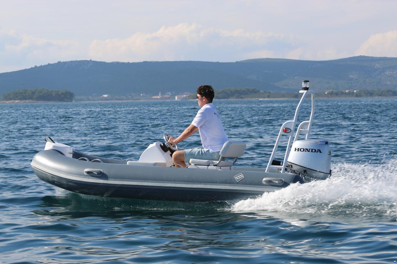 Sea Flash Open Tender 400