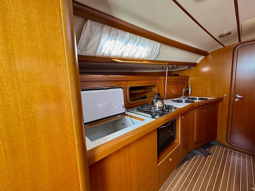 Grand Soleil 37
