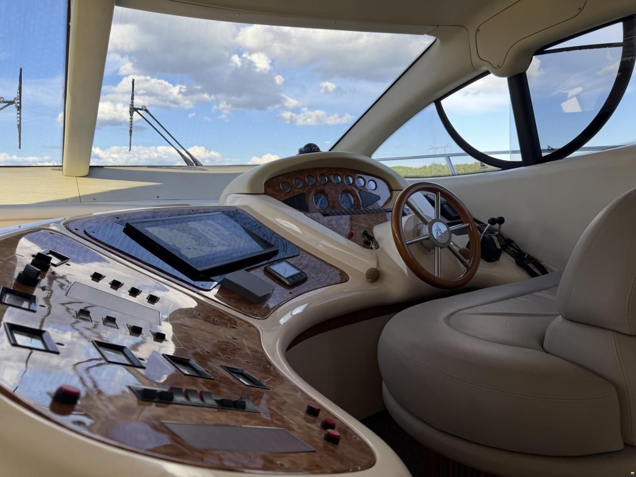Azimut 46 Fly