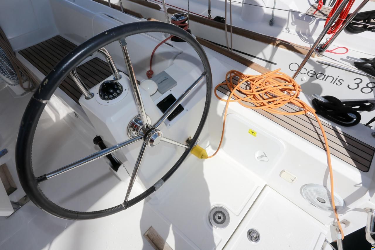 Beneteau Oceanis 38.1