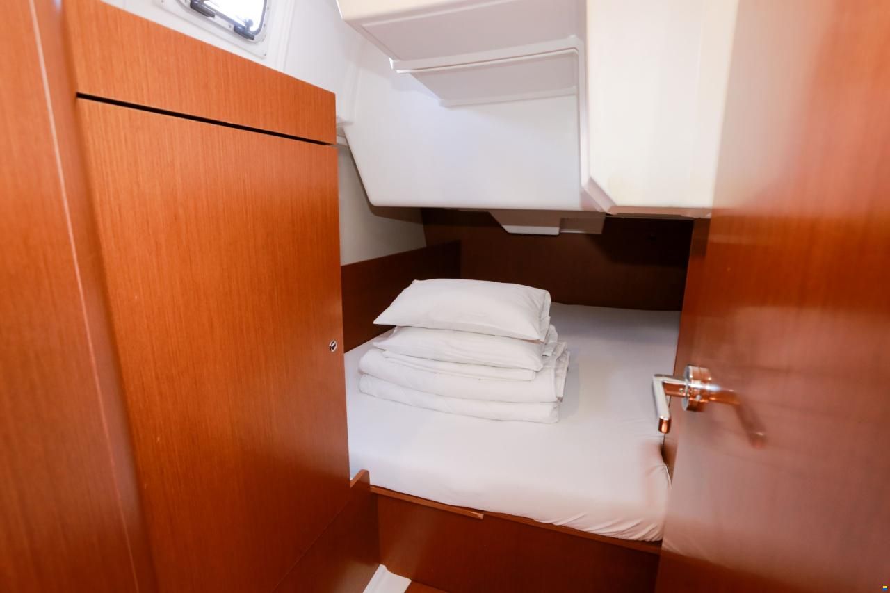Beneteau Oceanis 38.1