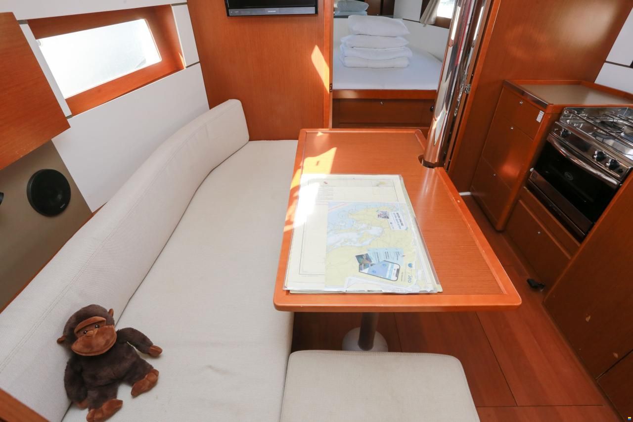 Beneteau Oceanis 38.1