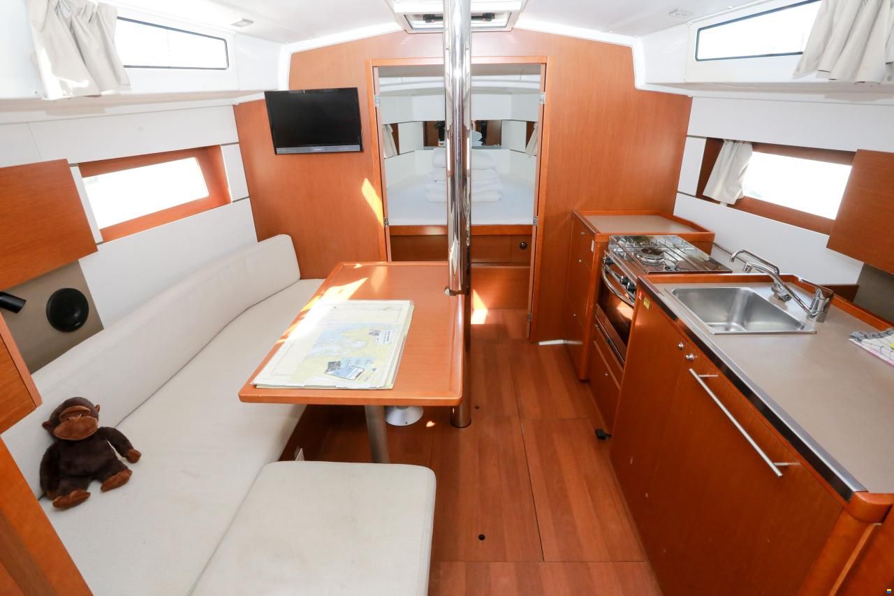 Beneteau Oceanis 38.1