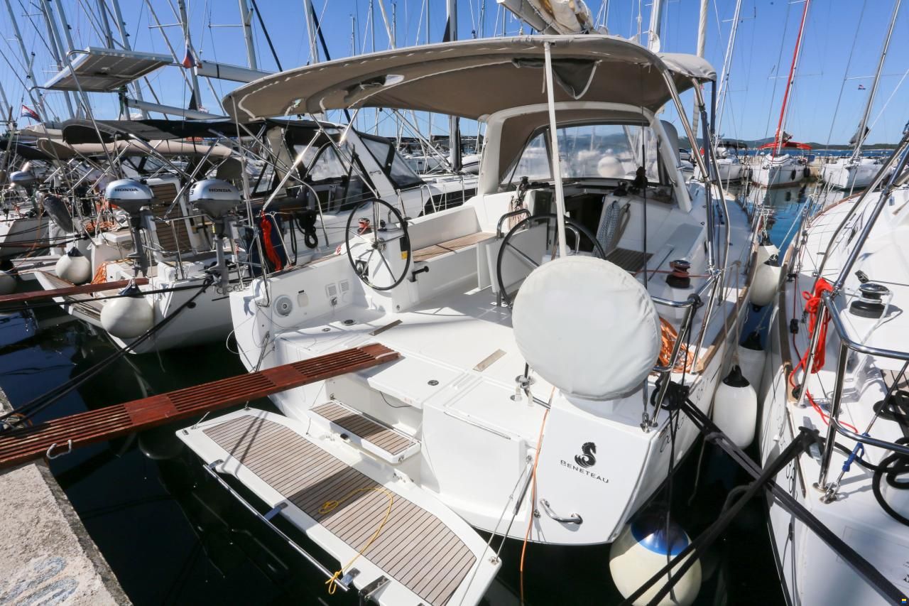 Beneteau Oceanis 38.1