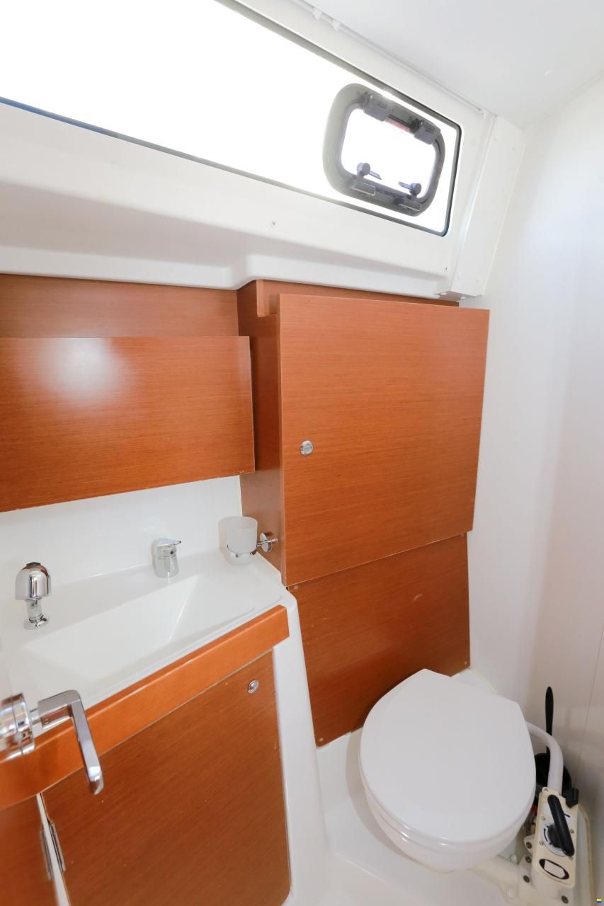 Beneteau Oceanis 38.1