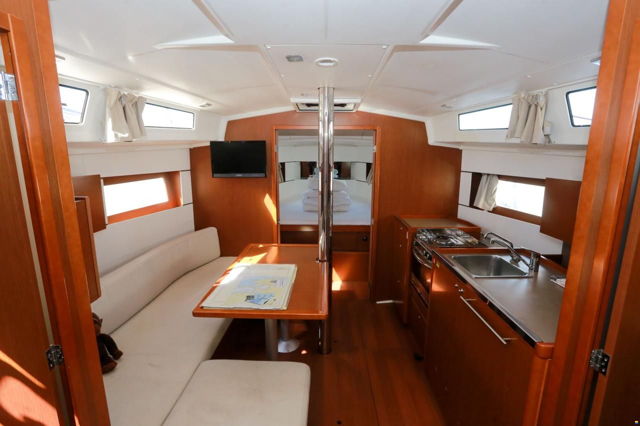 Beneteau Oceanis 38.1