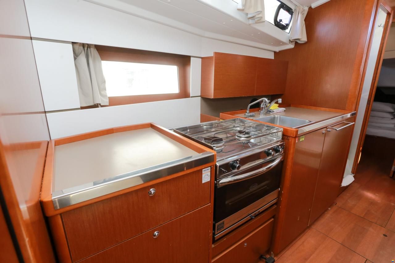 Beneteau Oceanis 38.1