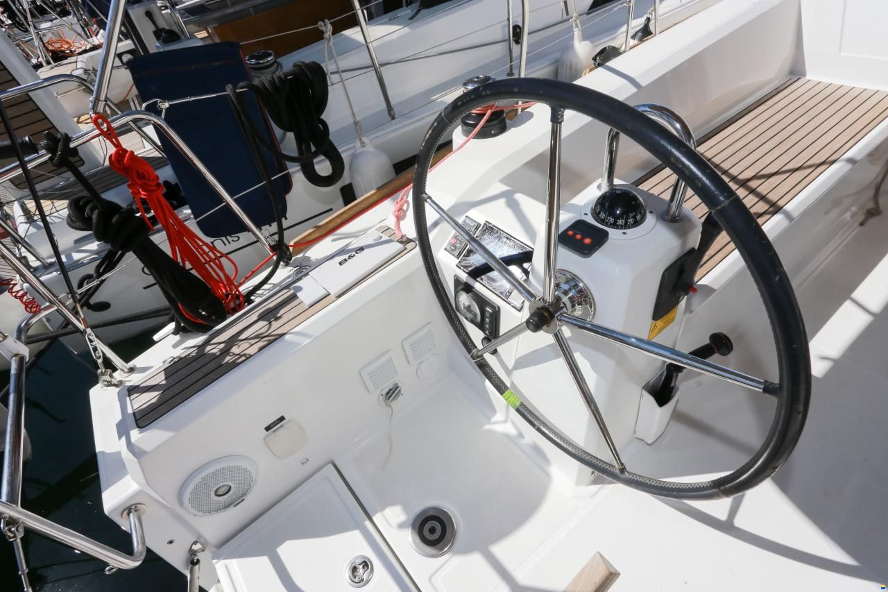 Beneteau Oceanis 38.1