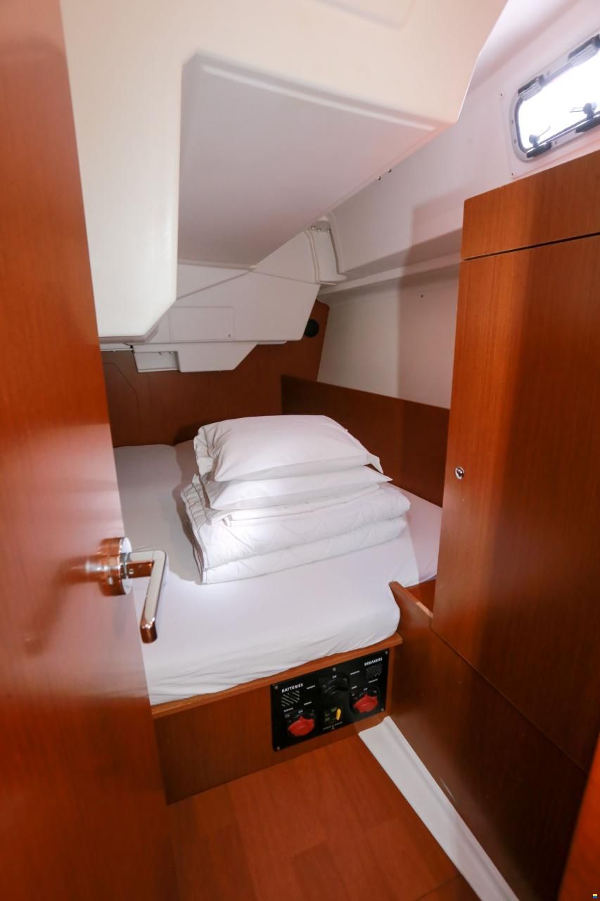 Beneteau Oceanis 38.1