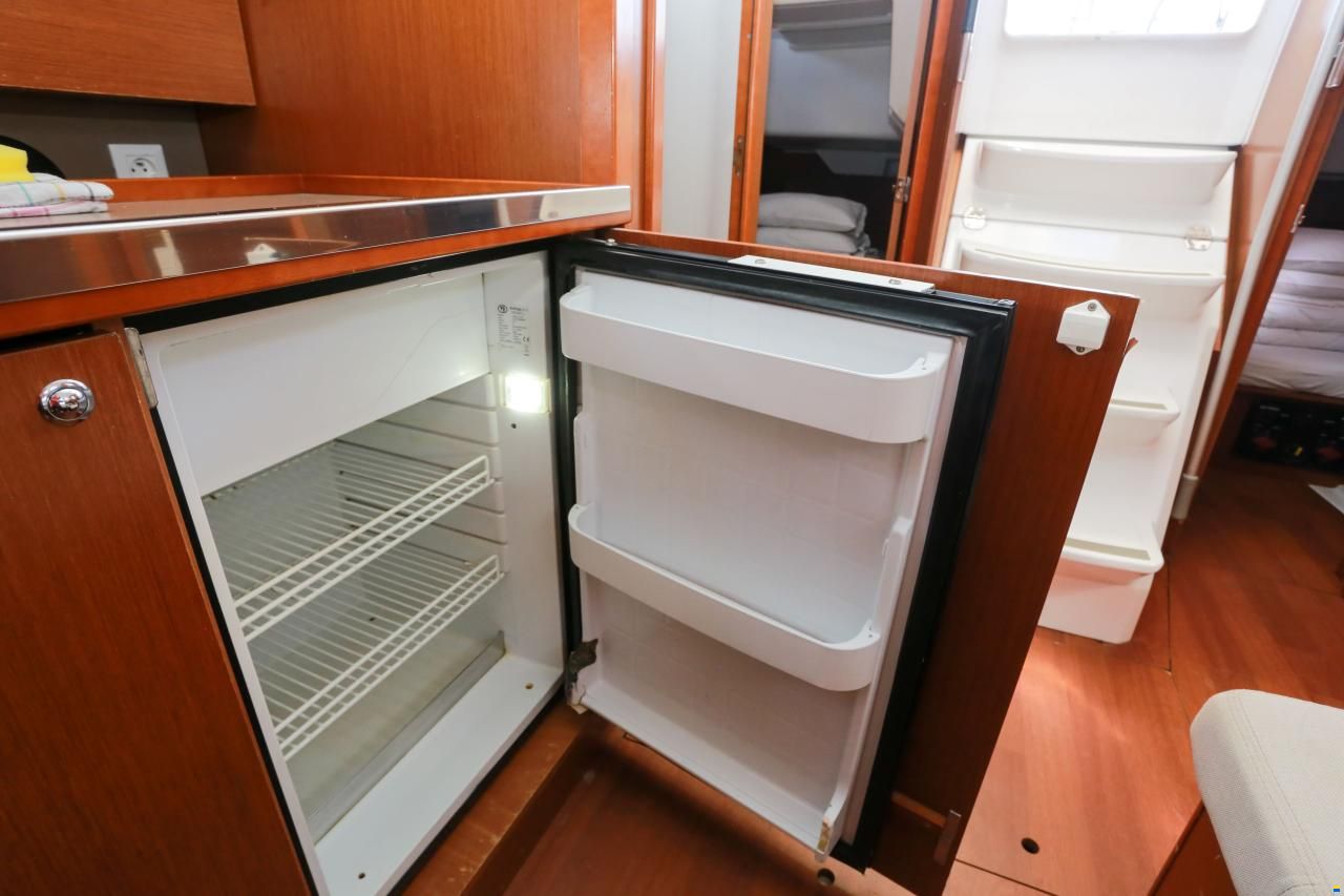 Beneteau Oceanis 38.1