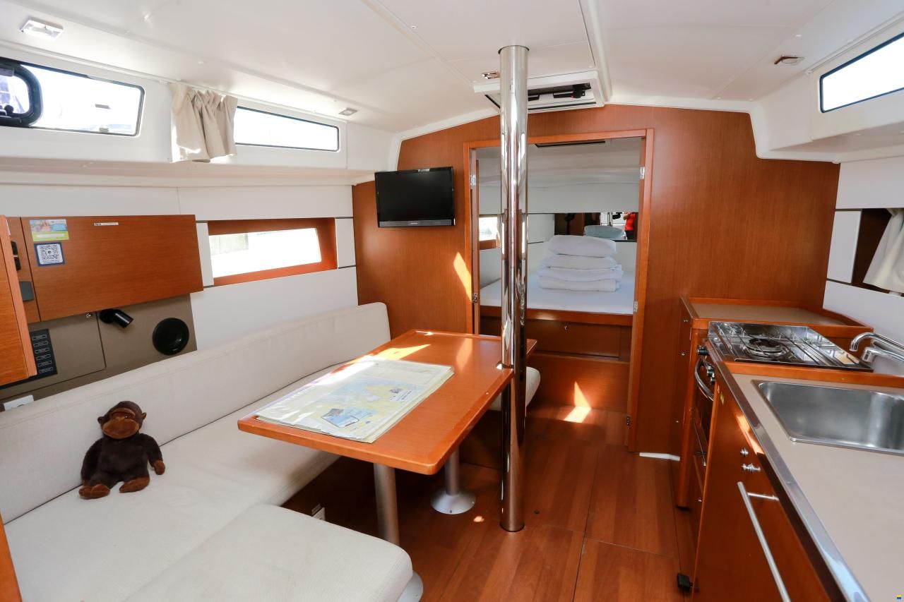 Beneteau Oceanis 38.1