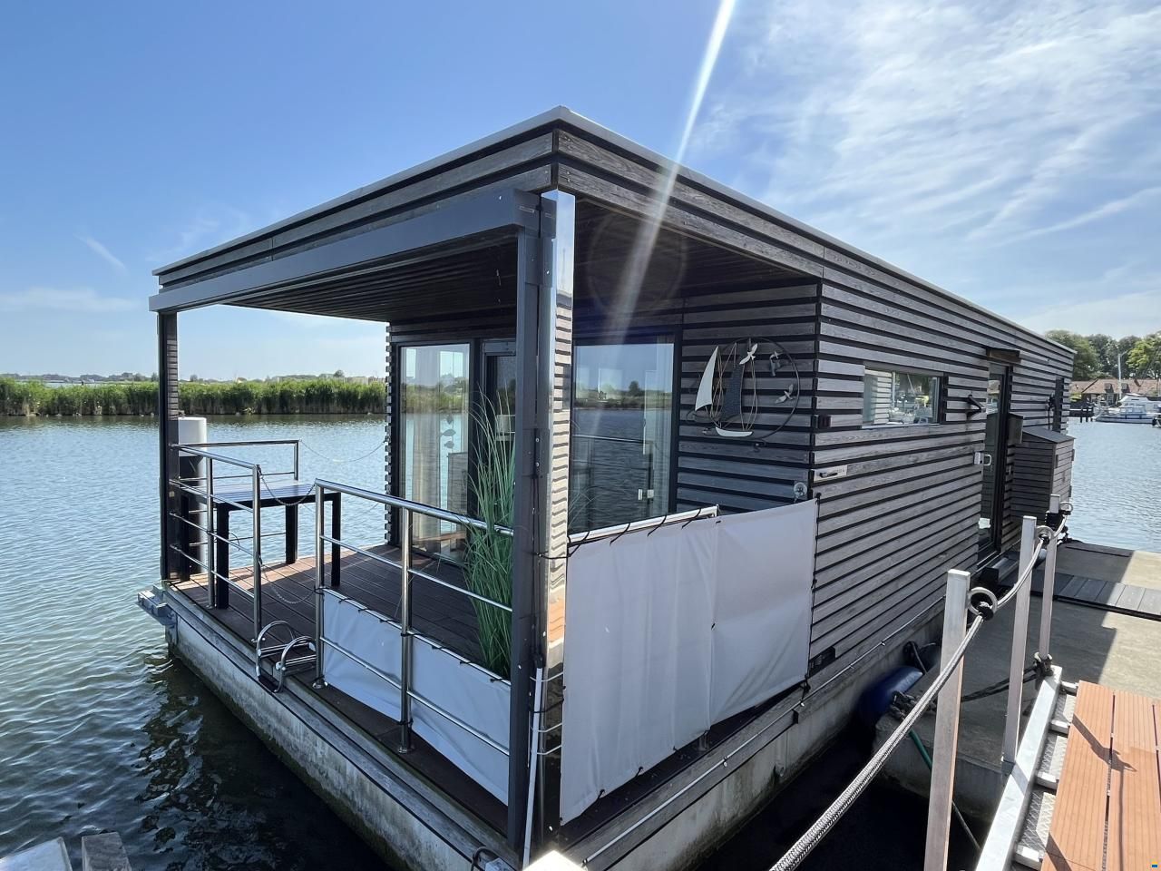 HT4 Houseboat Lelystad Ligplaats