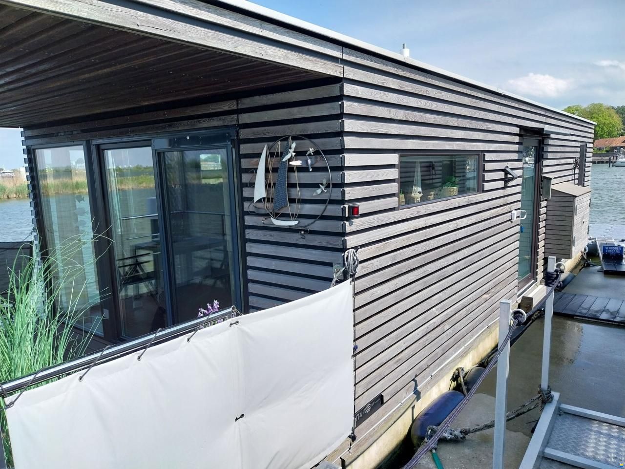 HT4 Houseboat Lelystad Ligplaats