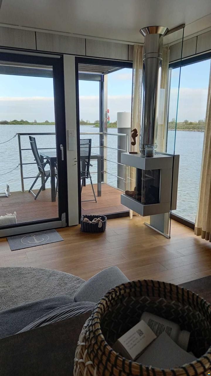 HT4 Houseboat Lelystad Ligplaats
