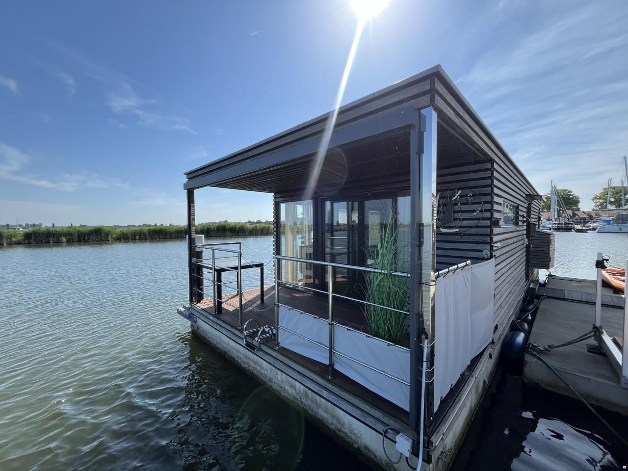 HT4 Houseboat Lelystad Ligplaats