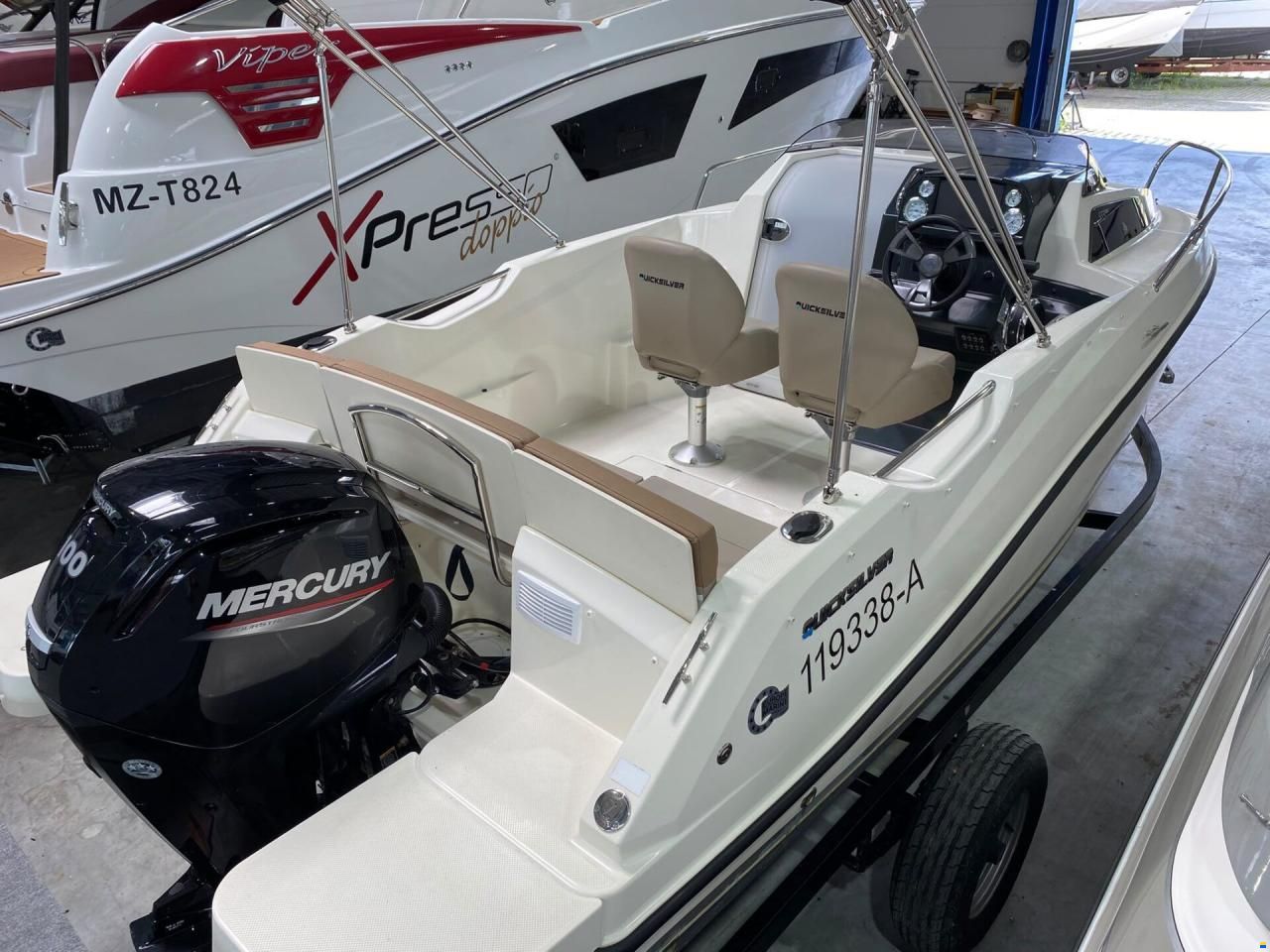 Quicksilver ACTIV 555 CABIN